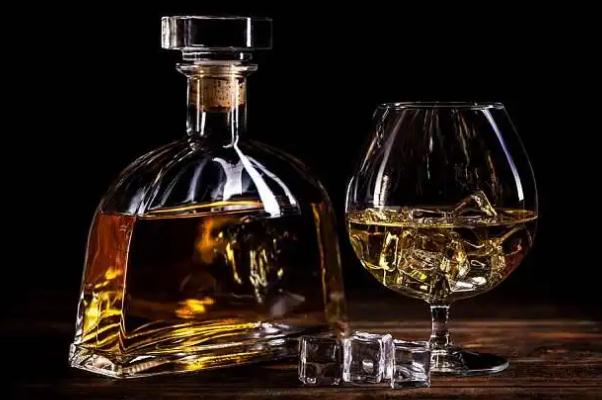 白蘭地是香檳嗎 白蘭地是洋酒嗎 白蘭地是香檳嗎 白蘭地是洋酒嗎