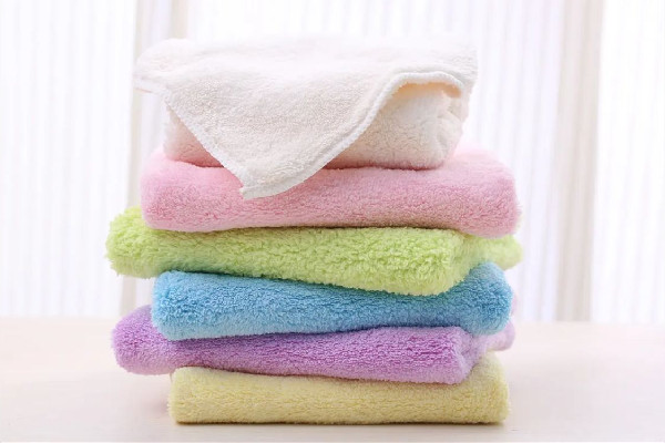 毛巾為什么會(huì)發(fā)黃 毛巾發(fā)黃是水質(zhì)原因嗎 毛巾為什么會(huì)發(fā)黃 毛巾發(fā)黃是水質(zhì)原因嗎