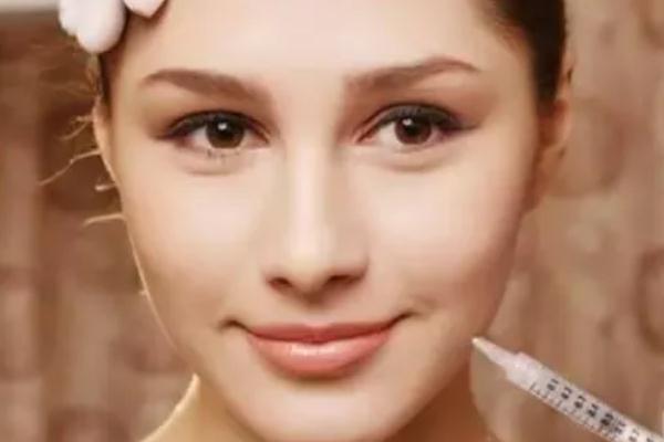 玻尿酸填充下巴后疼痛正常嗎 玻尿酸填充下巴腫脹的疼痛厲害怎么辦 玻尿酸填充下巴后疼痛正常嗎 玻尿酸填充下巴腫脹的疼痛厲害怎么辦