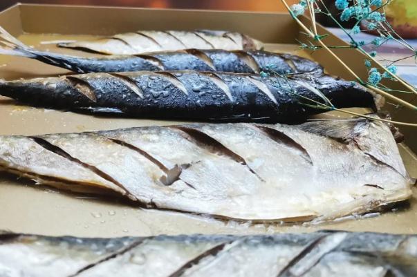 秋刀魚有沒有刺 秋刀魚有藍色的斑點 秋刀魚有沒有刺 秋刀魚有藍色的斑點