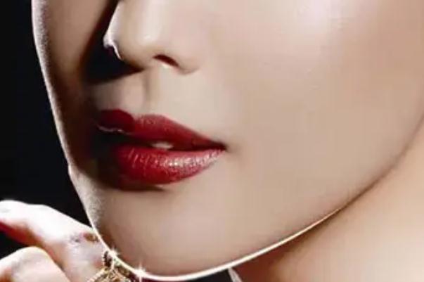 墊下巴會(huì)不會(huì)一碰就歪了 墊下巴會(huì)影響戴牙套嗎 墊下巴會(huì)不會(huì)一碰就歪了 墊下巴會(huì)影響戴牙套嗎