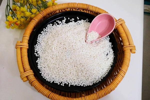 糯米泡多久包粽子最好 糯米的保質(zhì)期一般是多久 糯米泡多久包粽子最好 糯米的保質(zhì)期一般是多久