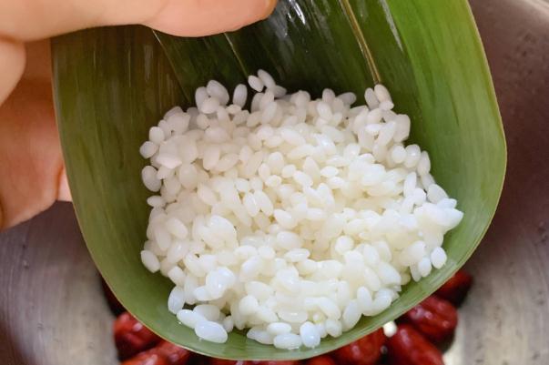 糯米泡多久包粽子最好 糯米的保質(zhì)期一般是多久 糯米泡多久包粽子最好 糯米的保質(zhì)期一般是多久
