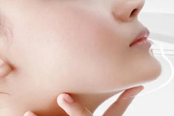 墊下巴能摸出來嗎 墊下巴能墊多少厘米 墊下巴能摸出來嗎 墊下巴能墊多少厘米