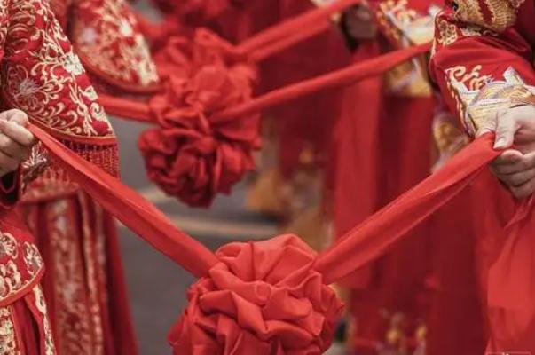 結(jié)婚鬧洞房怎么鬧 結(jié)婚伴娘一般是幾個(gè) 結(jié)婚鬧洞房怎么鬧 結(jié)婚伴娘一般是幾個(gè)