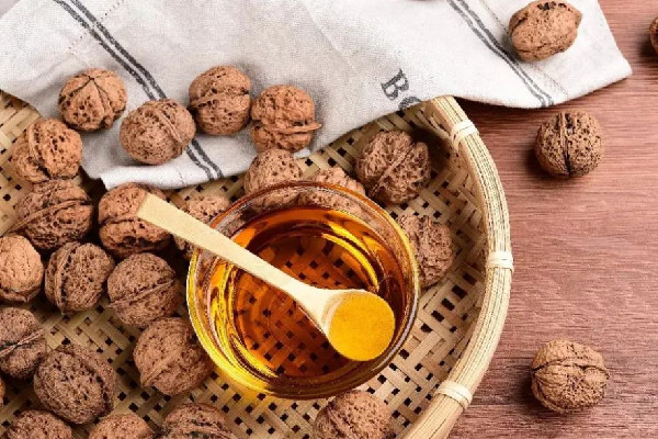 核桃油過了保質(zhì)期還能吃嗎 核桃油真假辨別方法