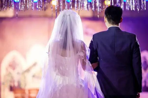 結(jié)婚鬧洞房怎么鬧 結(jié)婚伴娘一般是幾個(gè) 結(jié)婚鬧洞房怎么鬧 結(jié)婚伴娘一般是幾個(gè)