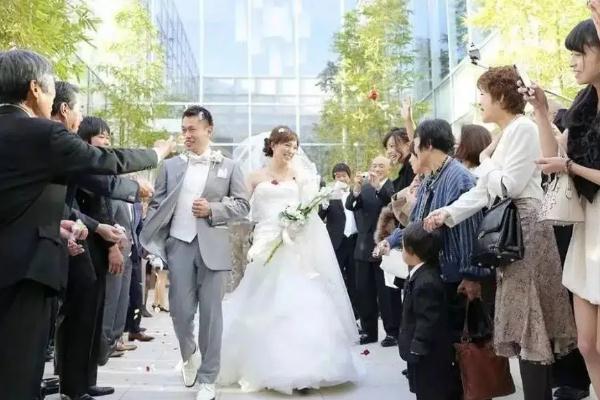 結(jié)婚伴娘可以穿黑色衣服嗎 結(jié)婚伴娘可以穿綠色的衣服嗎 結(jié)婚伴娘可以穿黑色衣服嗎 結(jié)婚伴娘可以穿綠色的衣服嗎