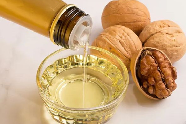 核桃油什么牌子適合嬰幼兒 核桃油給寶寶吃生油還是熟油 核桃油什么牌子適合嬰幼兒 核桃油給寶寶吃生油還是熟油