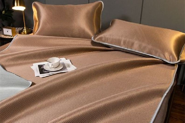 冰絲涼席要洗了在用嗎 冰絲涼席可以直接睡嗎 冰絲涼席要洗了在用嗎 冰絲涼席可以直接睡嗎