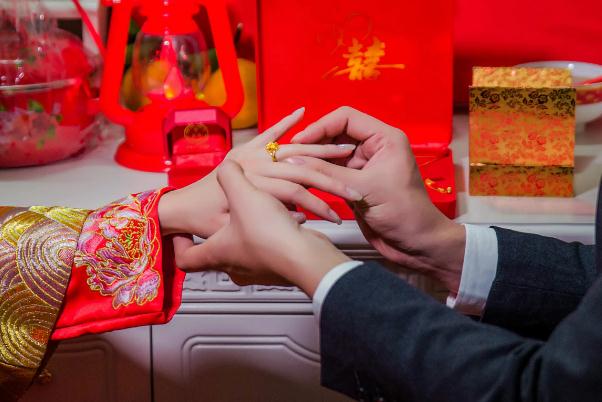 結婚伴娘會收到錢嗎 做伴娘要給份子錢嗎 結婚伴娘會收到錢嗎 做伴娘要給份子錢嗎