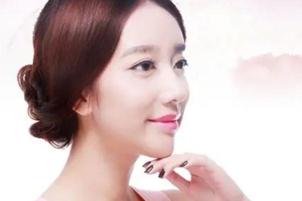 豐下巴有點僵硬正常 豐下巴會導(dǎo)致唇合不攏嗎 豐下巴有點僵硬正常 豐下巴會導(dǎo)致唇合不攏嗎