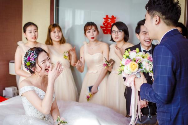結(jié)婚伴娘可以穿黑色衣服嗎 結(jié)婚伴娘可以穿綠色的衣服嗎 結(jié)婚伴娘可以穿黑色衣服嗎 結(jié)婚伴娘可以穿綠色的衣服嗎