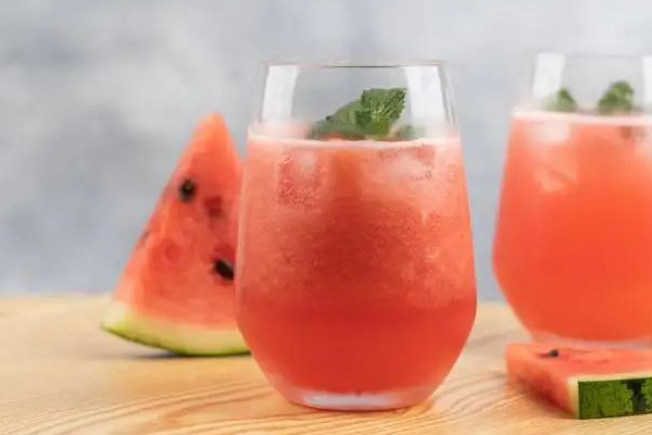 西瓜怎么榨汁才好喝 西瓜汁熱量高嗎 西瓜怎么榨汁才好喝 西瓜汁熱量高嗎