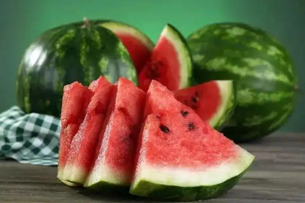 西瓜買回來(lái)沒熟怎么辦 西瓜沒熟是什么樣子的