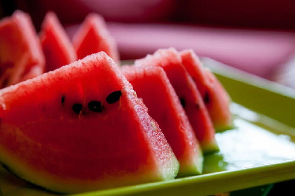 西瓜買回來(lái)沒熟怎么辦 西瓜沒熟是什么樣子的