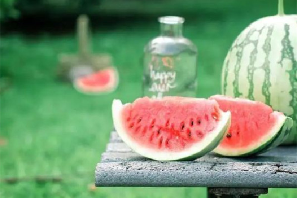 西瓜有利于減肥嗎 西瓜減肥可以吃多少 西瓜有利于減肥嗎 西瓜減肥可以吃多少