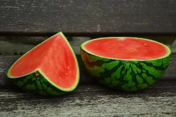 西瓜買回來(lái)沒(méi)切可以放多久 西瓜可以凍著吃嗎 西瓜買回來(lái)沒(méi)切可以放多久 西瓜可以凍著吃嗎