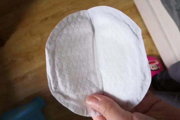 溢乳墊可以直接喂奶嗎 溢乳墊可以用什么代替 溢乳墊可以直接喂奶嗎 溢乳墊可以用什么代替