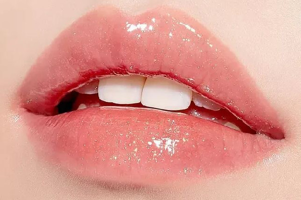 漂唇和紋唇哪個(gè)效果好 漂唇市場(chǎng)價(jià)一般多少錢 漂唇和紋唇哪個(gè)效果好 漂唇市場(chǎng)價(jià)一般多少錢