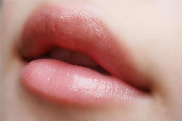 漂唇顏色不均勻還會(huì)正常嗎 漂唇顏色不均勻怎么辦 漂唇顏色不均勻還會(huì)正常嗎 漂唇顏色不均勻怎么辦