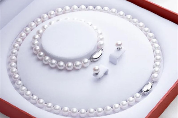 珍珠項鏈怎么清洗和保養(yǎng) 珍珠項鏈多久保養(yǎng)一次 珍珠項鏈怎么清洗和保養(yǎng) 珍珠項鏈多久保養(yǎng)一次