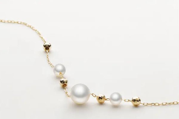 珍珠項鏈白色好還是粉色好 珍珠項鏈?zhǔn)裁搭伾詈? alt=