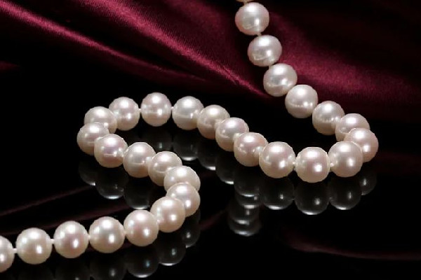 珍珠項(xiàng)鏈怎么區(qū)分好壞 珍珠項(xiàng)鏈?zhǔn)呛K眠€是淡水好 珍珠項(xiàng)鏈怎么區(qū)分好壞 珍珠項(xiàng)鏈?zhǔn)呛K眠€是淡水好