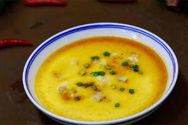 雞蛋羹蒸出來有蜂窩煤是怎么回事啊 雞蛋羹為什么中間不凝固 雞蛋羹蒸出來有蜂窩煤是怎么回事啊 雞蛋羹為什么中間不凝固