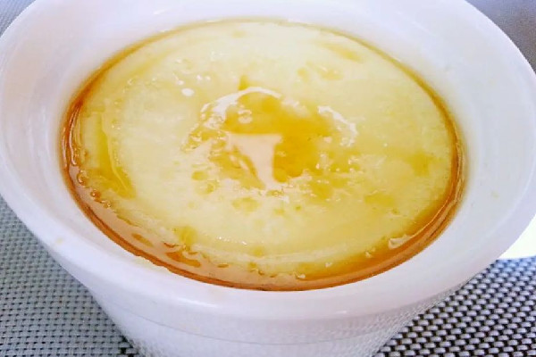 雞蛋羹蒸出來有蜂窩煤是怎么回事啊 雞蛋羹為什么中間不凝固 雞蛋羹蒸出來有蜂窩煤是怎么回事啊 雞蛋羹為什么中間不凝固