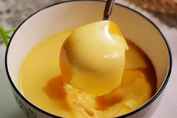 雞蛋羹蒸出來有蜂窩煤是怎么回事啊 雞蛋羹為什么中間不凝固 雞蛋羹蒸出來有蜂窩煤是怎么回事啊 雞蛋羹為什么中間不凝固