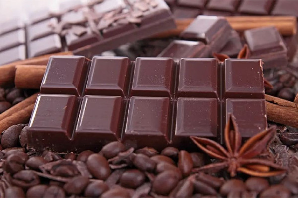 巧克力可以提神醒腦嗎 巧克力對睡眠有影響嗎 巧克力可以提神醒腦嗎 巧克力對睡眠有影響嗎