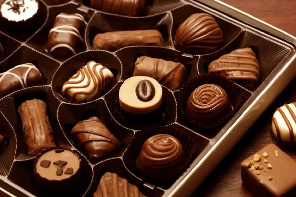 巧克力為什么要隔水加熱 巧克力用微波爐融化需要幾分鐘 巧克力為什么要隔水加熱 巧克力用微波爐融化需要幾分鐘