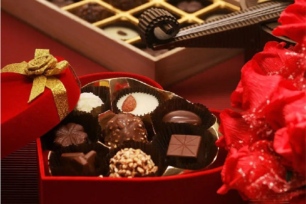 巧克力對(duì)低血糖有用嗎 巧克力適合運(yùn)動(dòng)時(shí)吃嗎 巧克力對(duì)低血糖有用嗎 巧克力適合運(yùn)動(dòng)時(shí)吃嗎