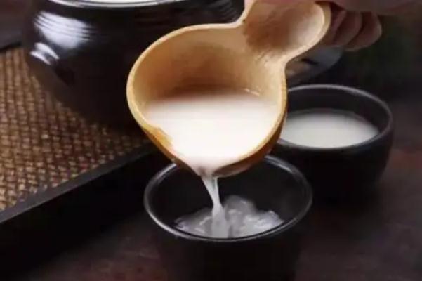 米酒要加熱喝嗎 米酒要煮熟了才能喝嗎 米酒要加熱喝嗎 米酒要煮熟了才能喝嗎