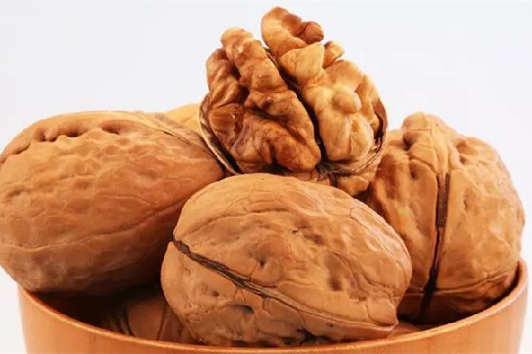 紙皮核桃可以用來煲湯嗎 紙皮核桃可以多吃嗎 紙皮核桃可以用來煲湯嗎 紙皮核桃可以多吃嗎