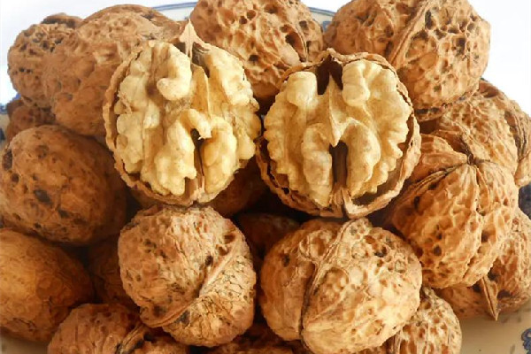 紙皮核桃產(chǎn)地哪里最好 紙皮核桃買什么樣的好 紙皮核桃產(chǎn)地哪里最好 紙皮核桃買什么樣的好