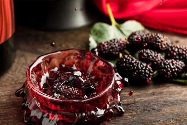 桑葚酒和葡萄酒哪個(gè)好 桑葚酒和葡萄酒的區(qū)別 桑葚酒和葡萄酒哪個(gè)好 桑葚酒和葡萄酒的區(qū)別