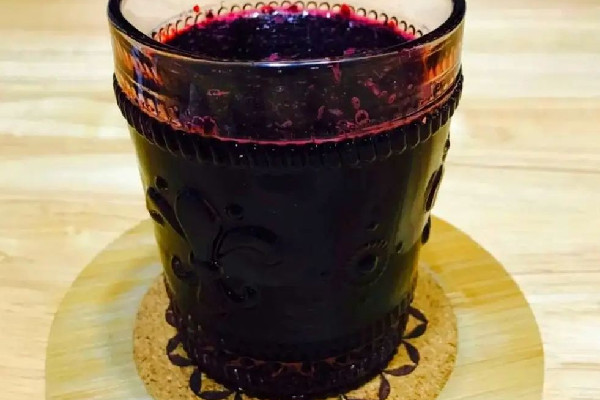 桑葚酒的功效和作用 桑葚酒可以提高性功能嗎 桑葚酒的功效和作用 桑葚酒可以提高性功能嗎