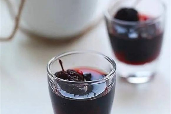 桑葚酒是用干的泡還是新鮮的泡 桑葚酒用紅色桑葚還是黑色 桑葚酒是用干的泡還是新鮮的泡 桑葚酒用紅色桑葚還是黑色