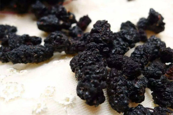 桑葚酒和葡萄酒哪個(gè)好 桑葚酒和葡萄酒的區(qū)別 桑葚酒和葡萄酒哪個(gè)好 桑葚酒和葡萄酒的區(qū)別