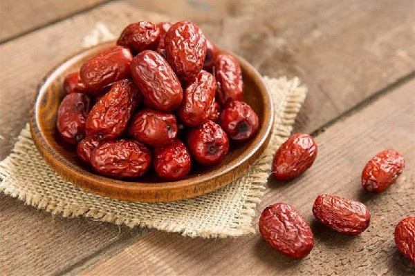紅棗要怎么清洗才干凈 紅棗是直接吃還是泡水喝比較好 紅棗要怎么清洗才干凈 紅棗是直接吃還是泡水喝比較好