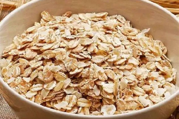 麥片用冷水泡可以嗎 麥片用多少度的水沖最好 麥片用冷水泡可以嗎 麥片用多少度的水沖最好