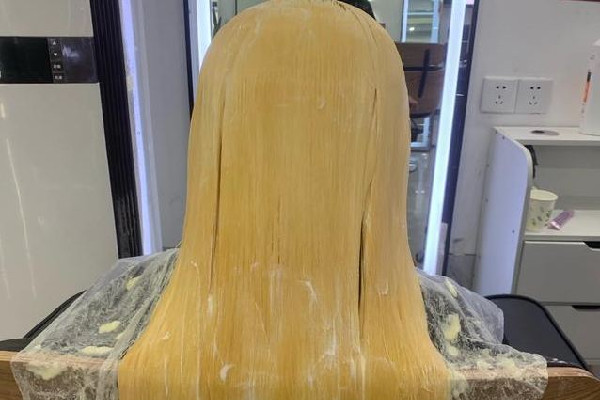 漂發(fā)會(huì)導(dǎo)致大量脫發(fā)嗎 什么樣的頭發(fā)適合漂 漂發(fā)會(huì)導(dǎo)致大量脫發(fā)嗎 什么樣的頭發(fā)適合漂