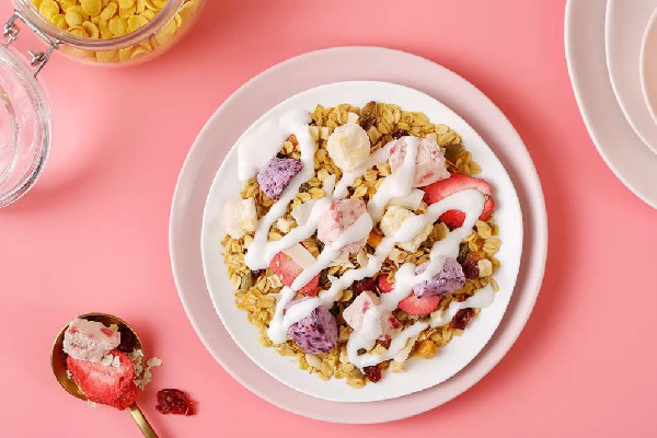 麥片用冷水泡可以嗎 麥片用多少度的水沖最好 麥片用冷水泡可以嗎 麥片用多少度的水沖最好