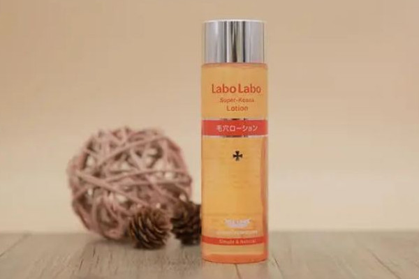 毛孔收斂水可以直接涂嗎 毛孔收斂水的正確步驟 毛孔收斂水可以直接涂嗎 毛孔收斂水的正確步驟