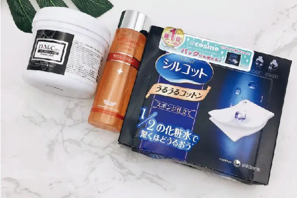 毛孔收斂水在哪個護膚步驟用 毛孔收斂水和水乳的使用步驟 毛孔收斂水在哪個護膚步驟用 毛孔收斂水和水乳的使用步驟