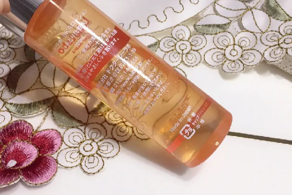 毛孔收斂水和爽膚水有什么區(qū)別 毛孔收斂水和保濕水先用哪個 毛孔收斂水和爽膚水有什么區(qū)別 毛孔收斂水和保濕水先用哪個