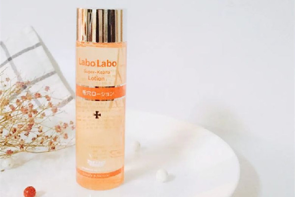 毛孔收斂水在哪個護膚步驟用 毛孔收斂水和水乳的使用步驟 毛孔收斂水在哪個護膚步驟用 毛孔收斂水和水乳的使用步驟