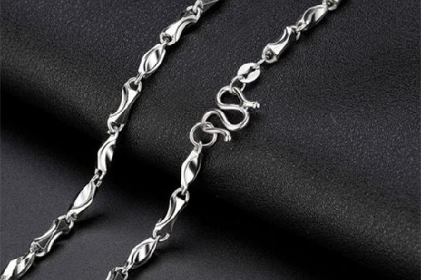 鉑金項(xiàng)鏈和黃金項(xiàng)鏈哪個好 鉑金項(xiàng)鏈和白金項(xiàng)鏈的區(qū)別 鉑金項(xiàng)鏈和黃金項(xiàng)鏈哪個好 鉑金項(xiàng)鏈和白金項(xiàng)鏈的區(qū)別